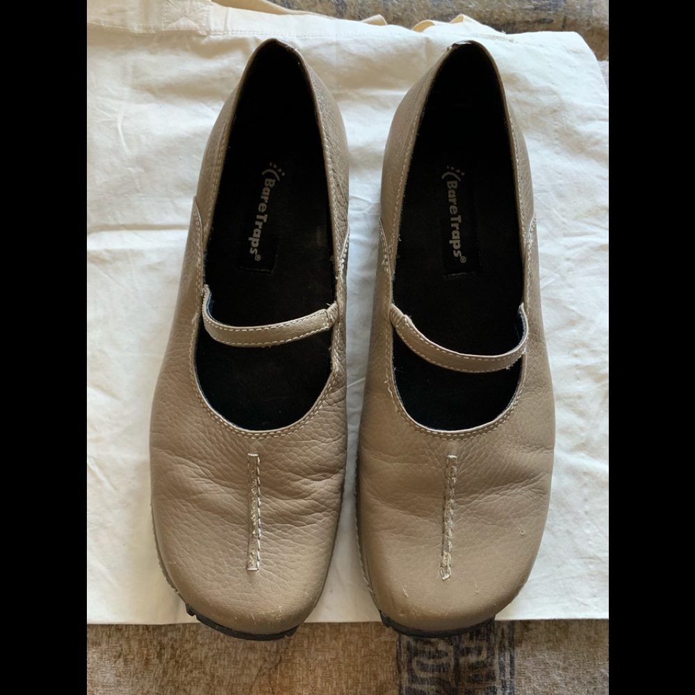 Woman’s Mary Jane BARETRAPS randy shoes size 8.5
